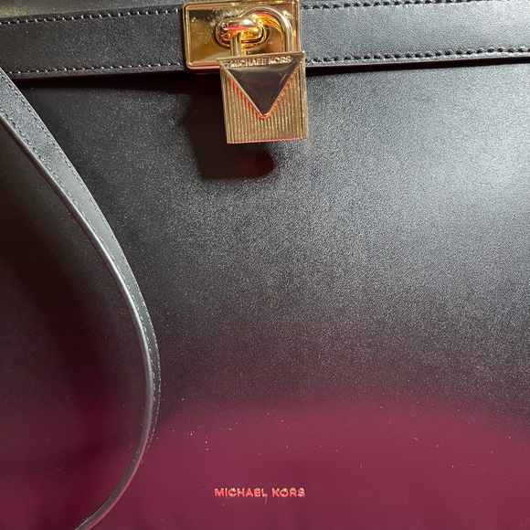 ❌SOLD❌💐💐MICHAEL KORS CROSSBODY 💐💐 - Picture 3 of 11